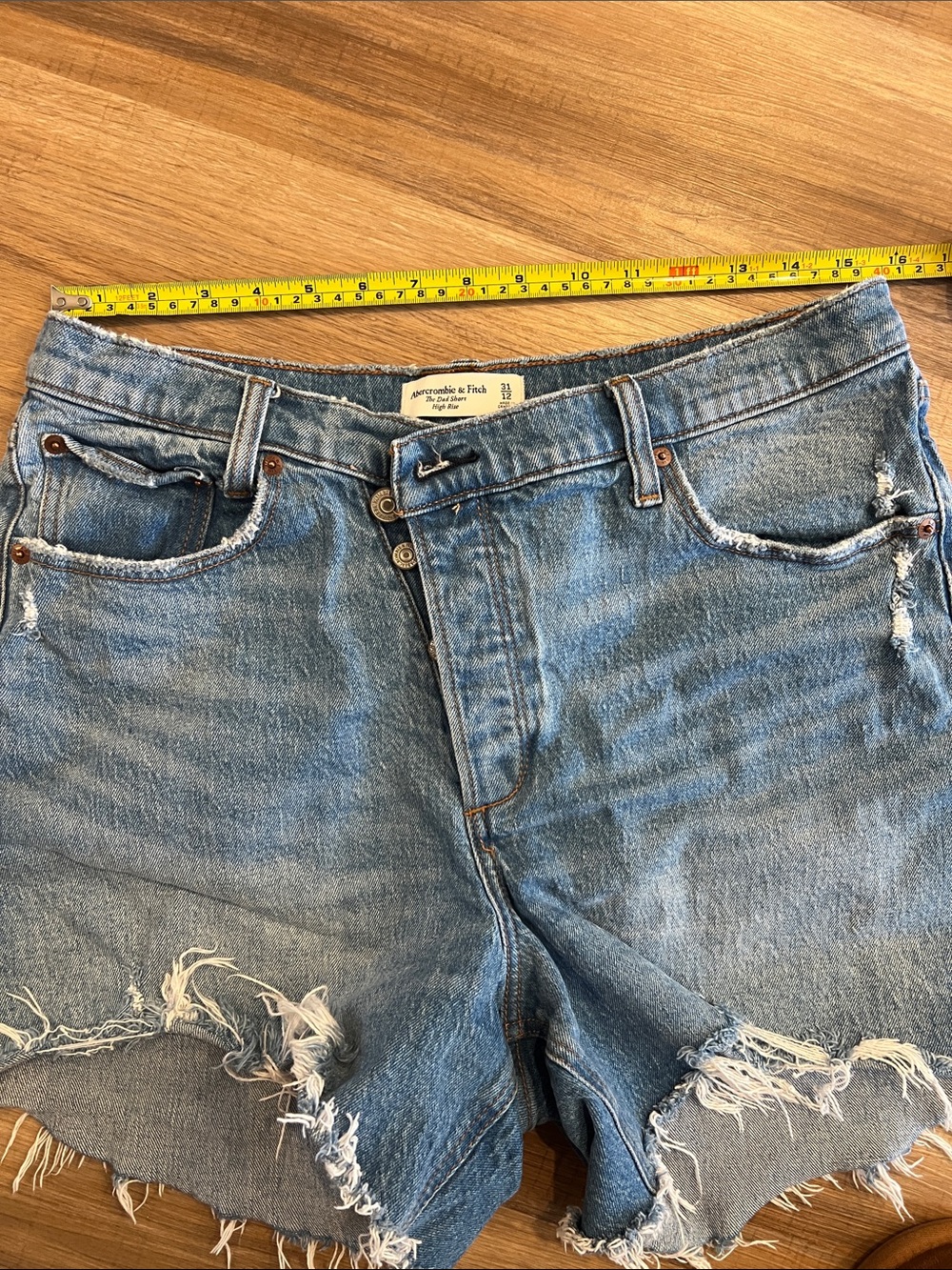 Abercrombie & Fitch The Dad Short High Rise Crossover Button Waist - Picture 5 of 5